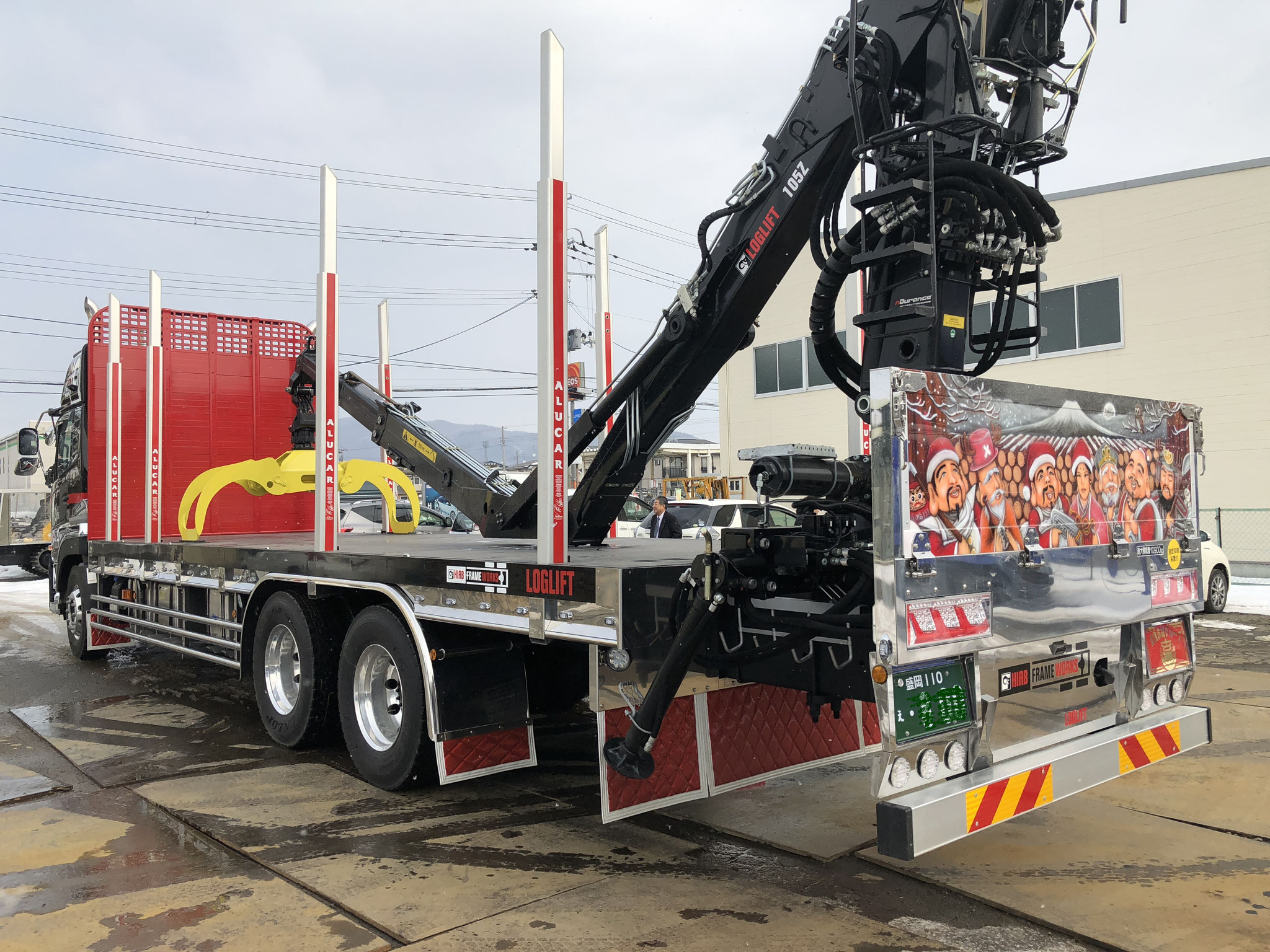 HIAB･新型クオンのdecorative machine 筑波重工株式会社